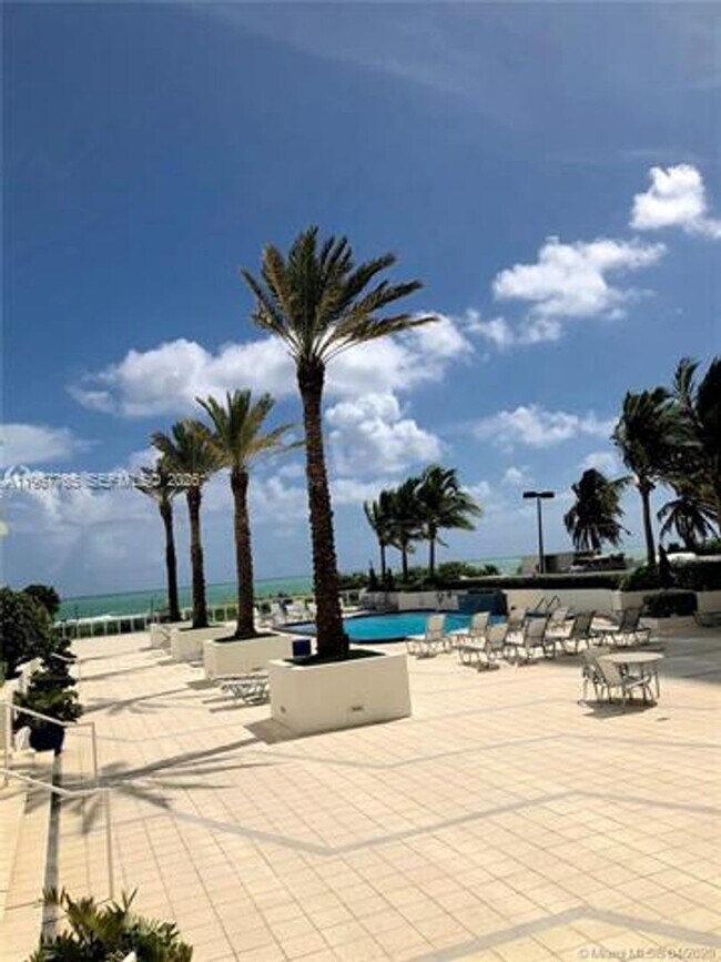 Building Photo - 6917 Collins Ave