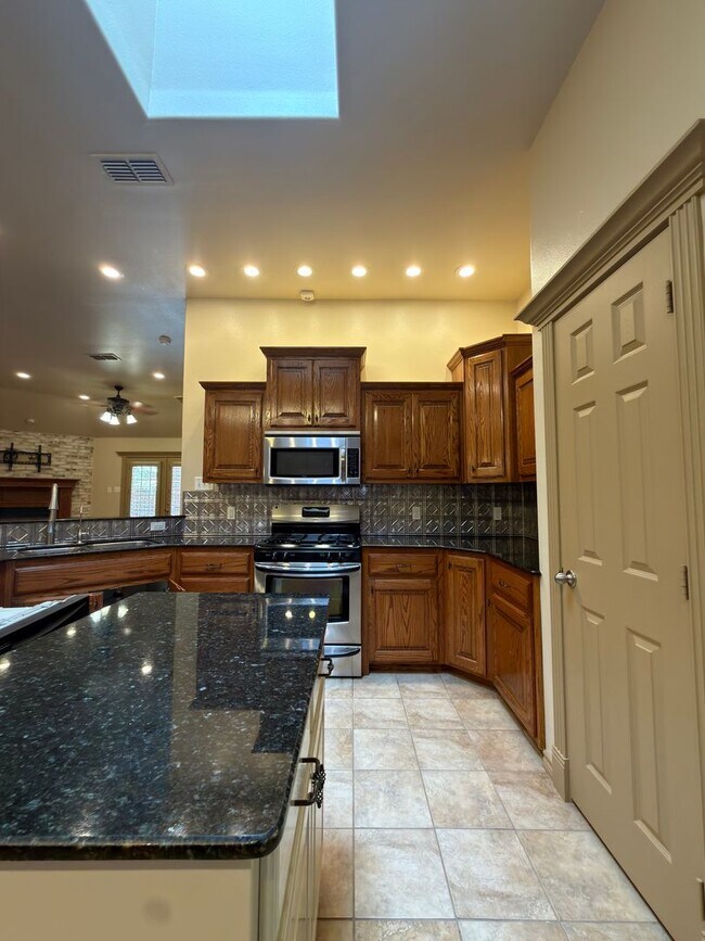 Building Photo - Immaculate garden home in Tivoli Estates