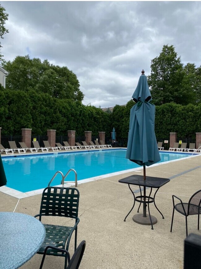 Building Photo - 246 Riverwalk Way