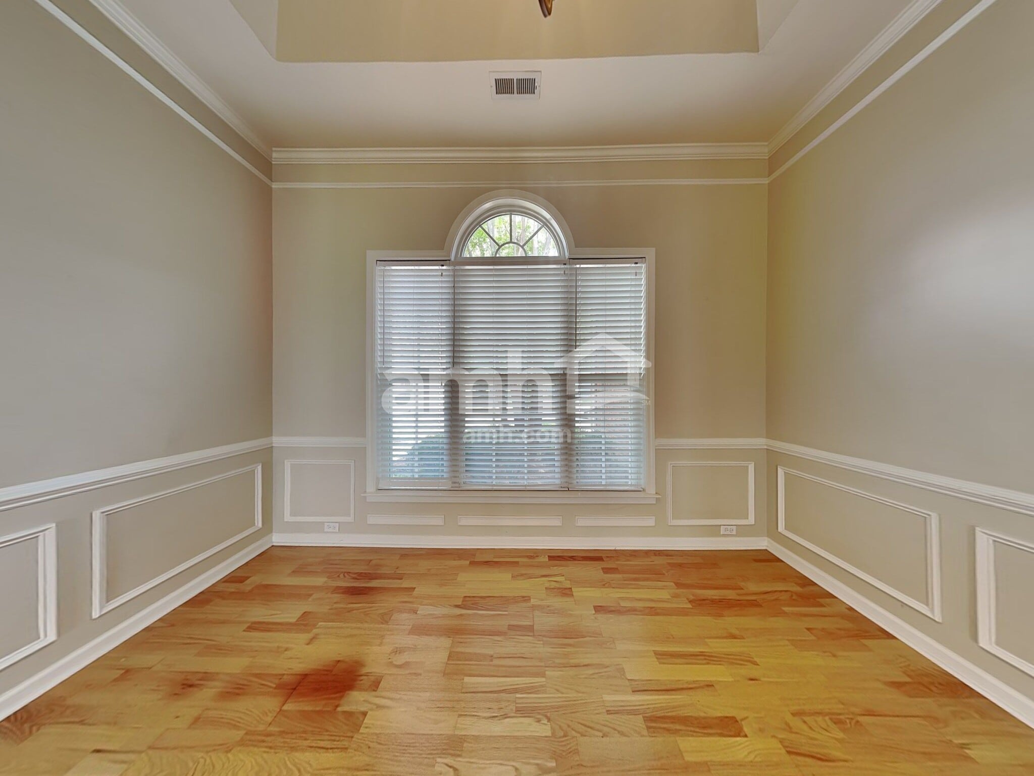 Building Photo - 331 Surrywood Dr