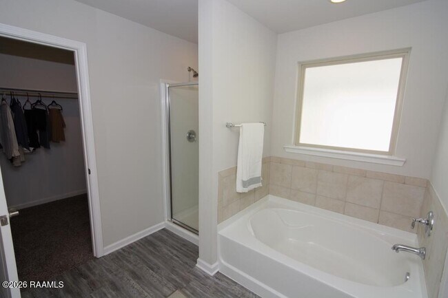Building Photo - 6720 Tiger Pointe Dr.