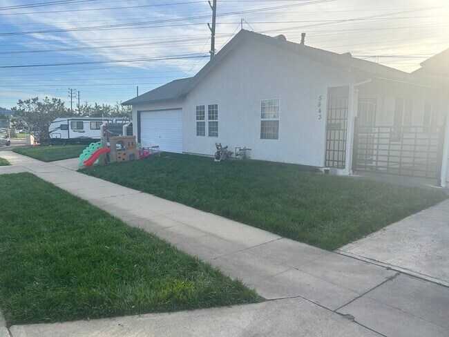 Primary Photo - 5945 Cartwright Ave