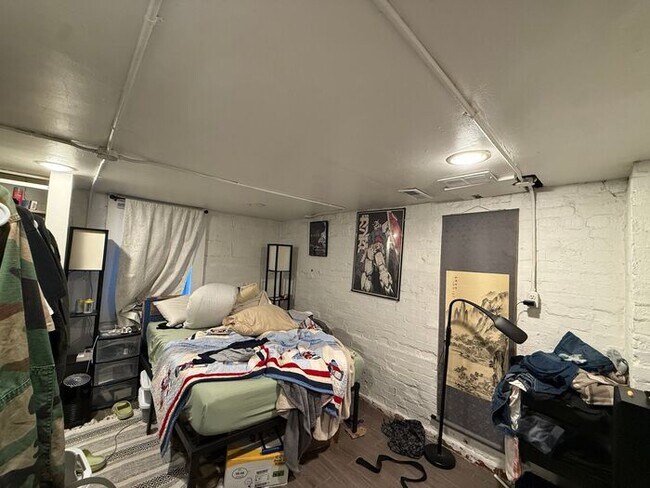 Building Photo - $2,800 | 4 Bedroom, 2 Bathroom House | NO ...