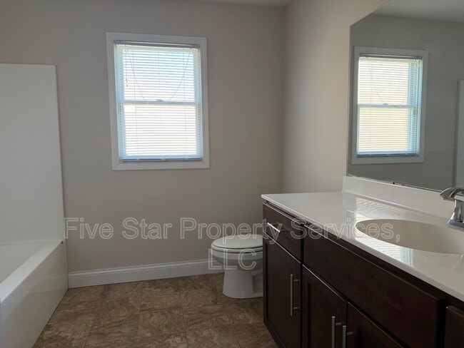 Building Photo - 1218 Hawthorn Ct