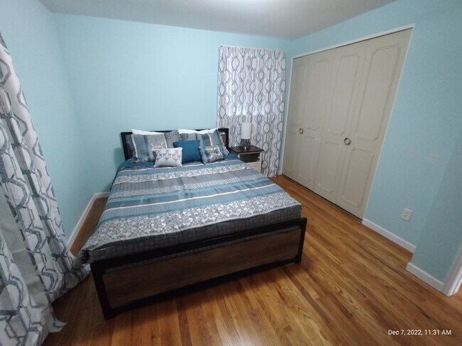 Upper Level Second Bedroom - 2000 Autumn Ln