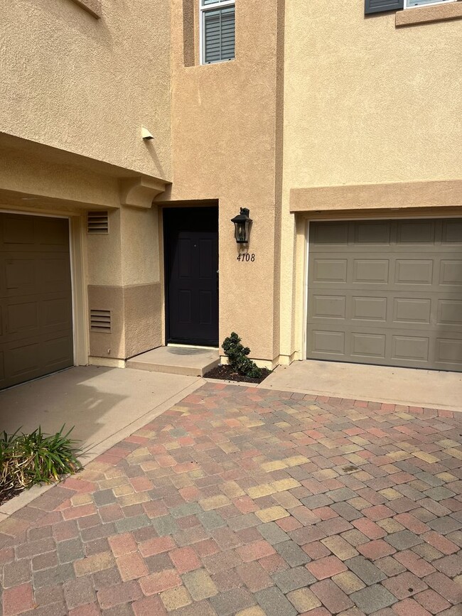 Primary Photo - Wonderful townhome in Carlsbad with panora...