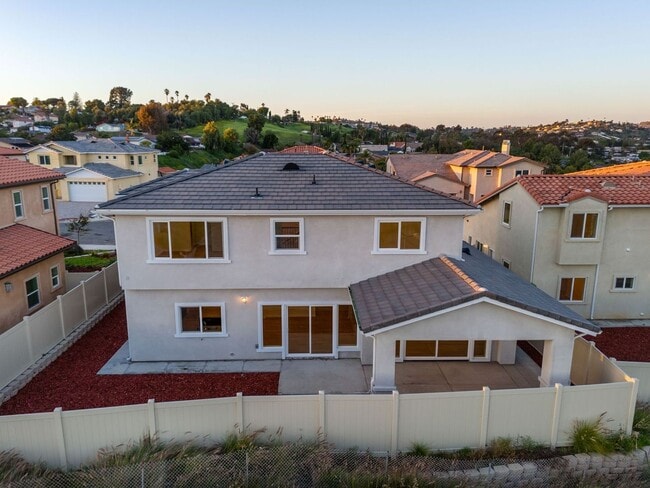 Building Photo - 4 Bedroom house with view