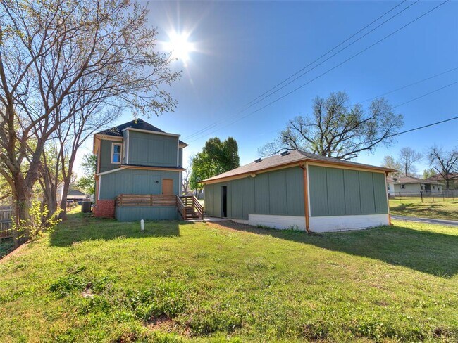 Building Photo - 801 N Ash St