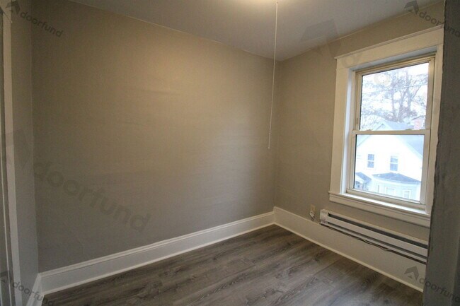 Building Photo - 10 Arch St