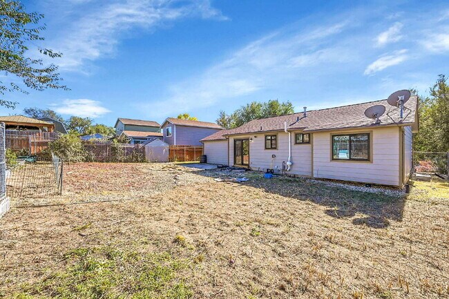 Building Photo - $1,945.00, 4-bed, 2-bath located in Colora...