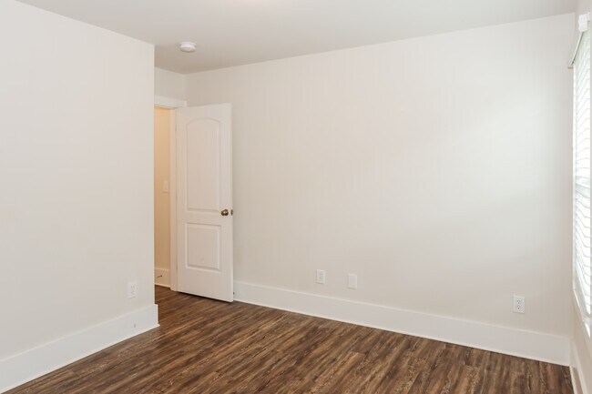 Building Photo - 189 Cherry Laurel Dr