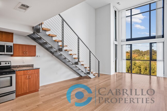 Building Photo - 889 Date St