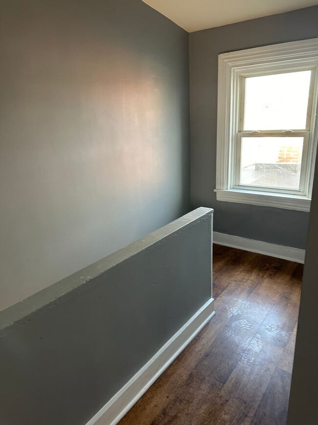 Building Photo - 809 Columbia Ave