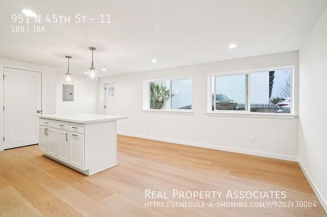 Building Photo - 951 N 45th St