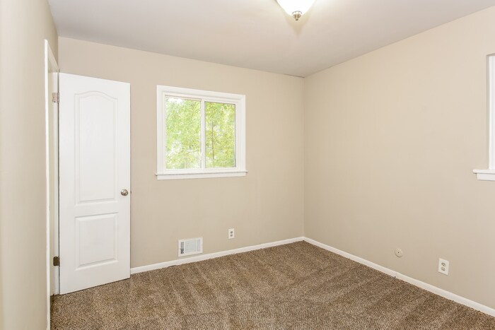 Building Photo - 5287 Chantilly Terrace