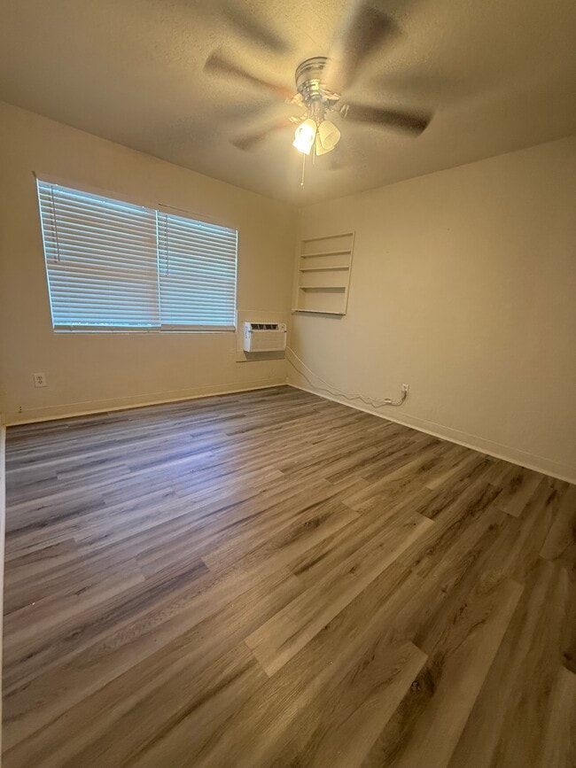 Building Photo - Sunset Suite Apartments