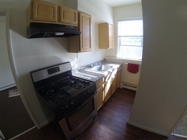 Building Photo - 46-48 E 17th St