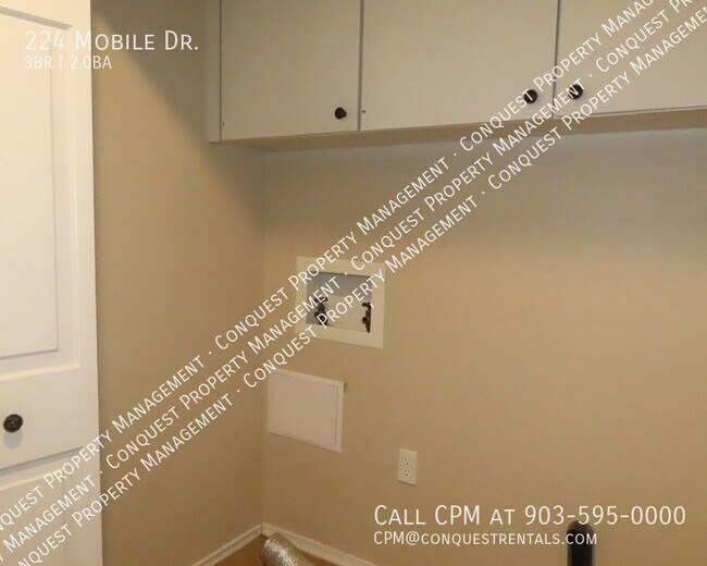 Building Photo - 224 Mobile Dr