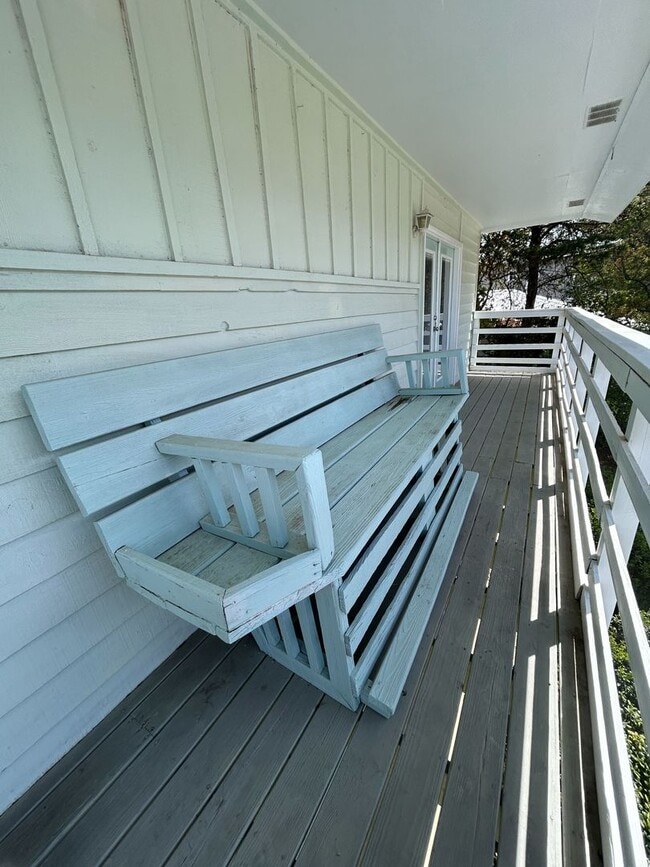 Building Photo - 181 Maple St