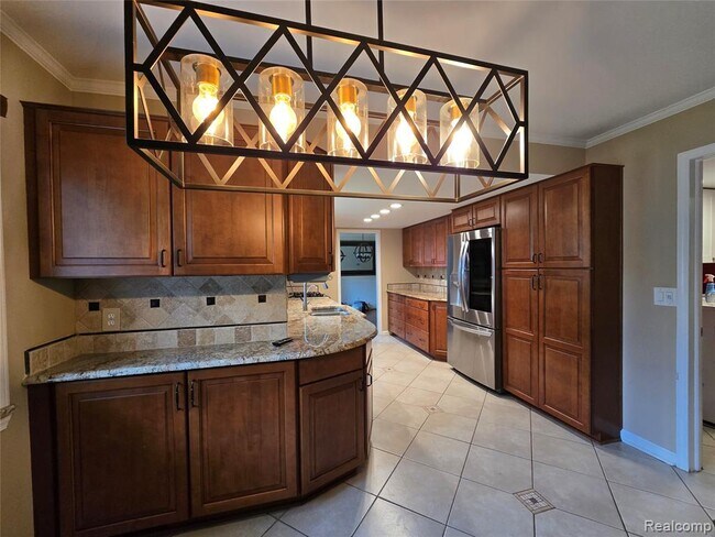 Building Photo - 18041 Fairway