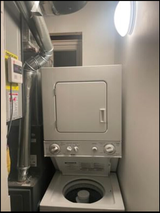 Building Photo - 2336 W 22nd Pl