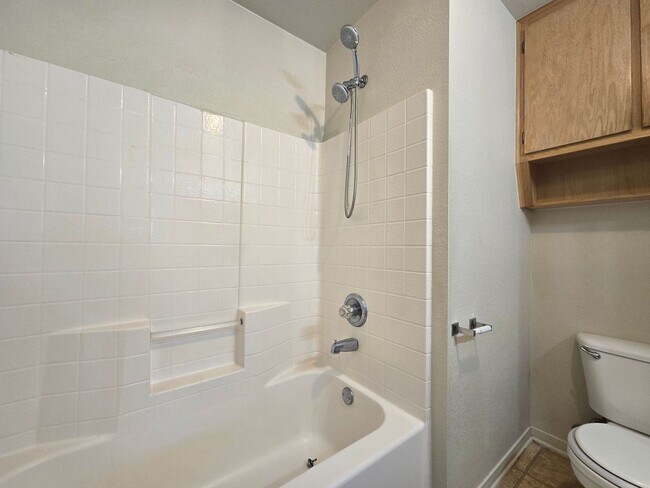 Building Photo - 2802 Lucille Dr