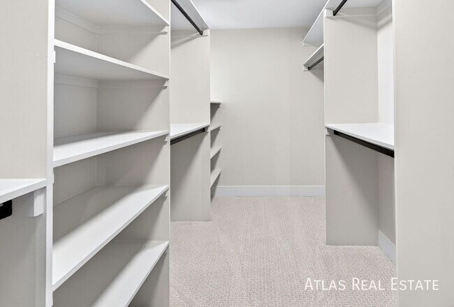 Building Photo - 830 Cherry St