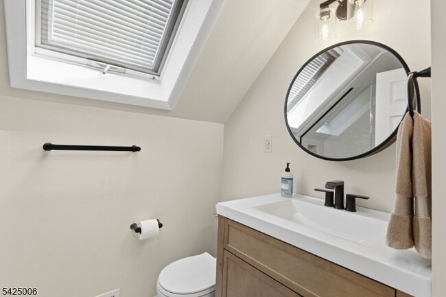 Building Photo - 3 Cypress Rd