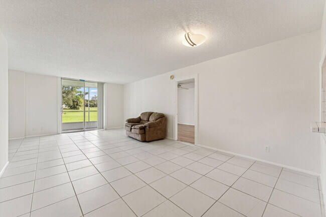 Building Photo - 250 NW 67th St