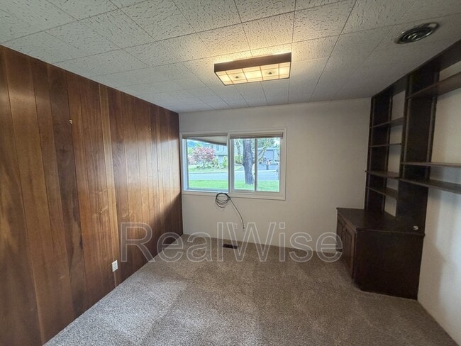 Building Photo - 710 NW Midland Ave