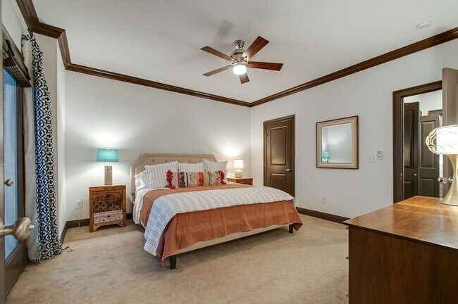 Building Photo - 2110 Acklen Ave