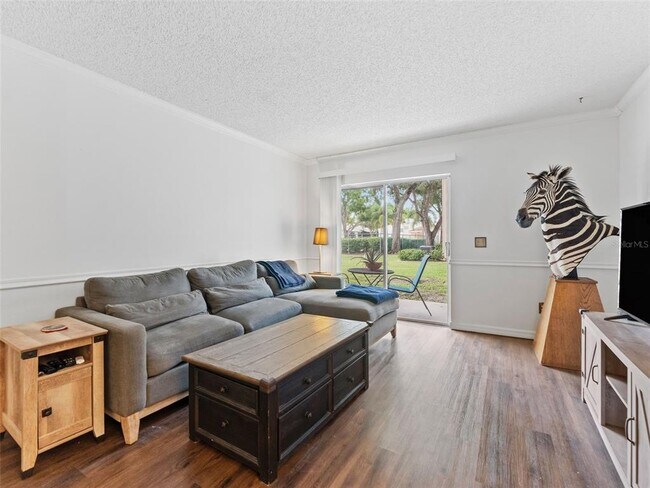 Building Photo - 4507 S Oak Dr