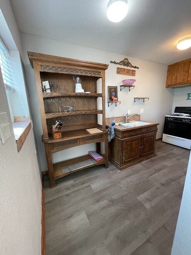 Building Photo - NEW ON MARKET // ALL BILLS PAID !