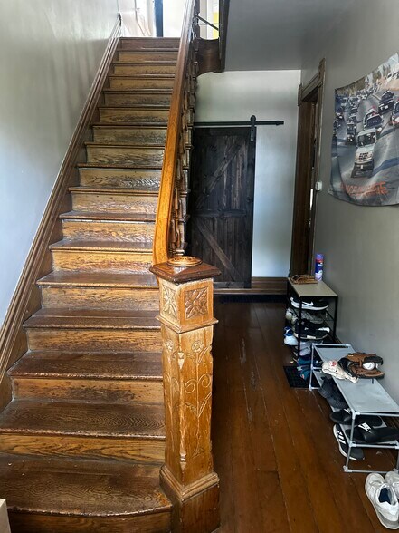 Building Photo - 415 Oak St