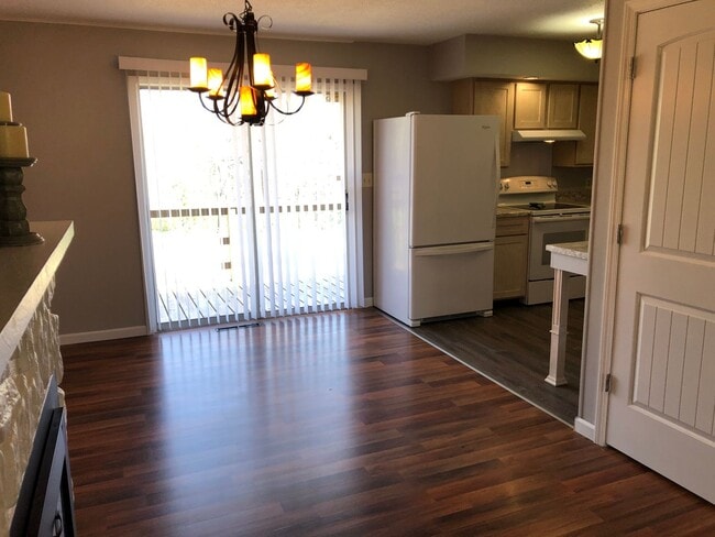 Building Photo - 3 Bedroom 2.5 Bath Home in the country!
