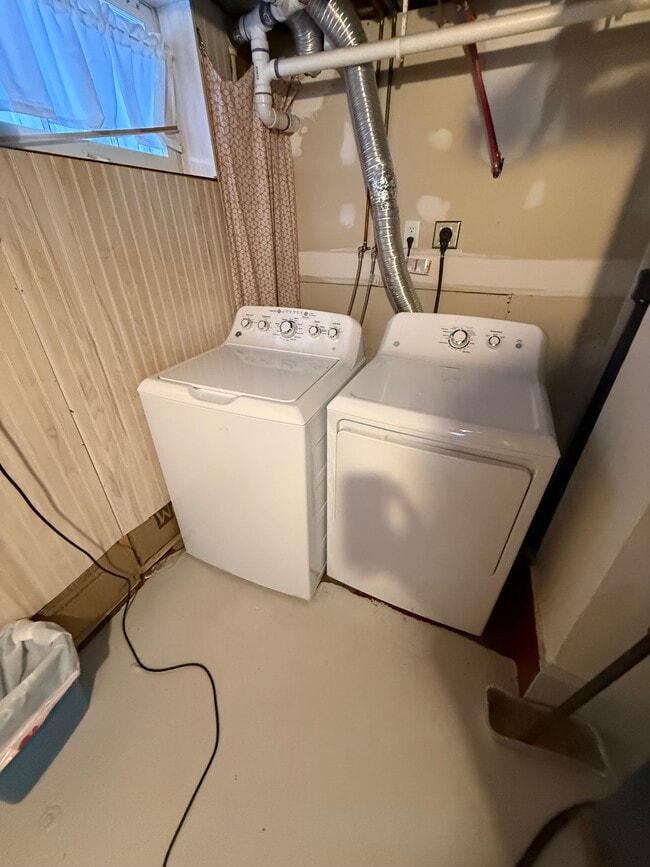 Building Photo - 815 S Lake Ave