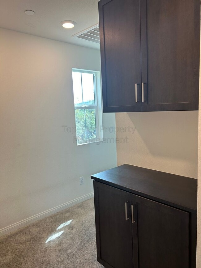 Building Photo - **Beautiful 2 bed / 2.5 bath Town Home in San Marcos - Available 08/21**