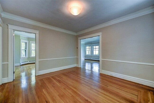 Building Photo - ****Pawtucket/Oakhill - Three Bed Single F...