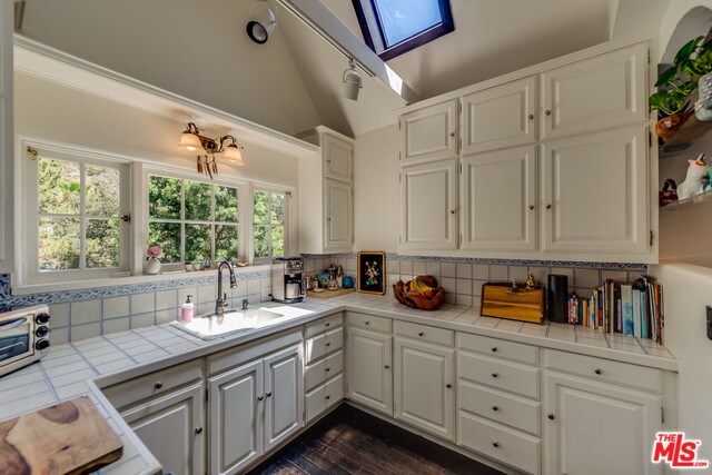 Building Photo - 8900 Hollywood Hills Rd