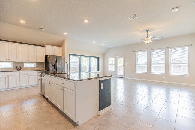 Building Photo - 2034 Carter Ln