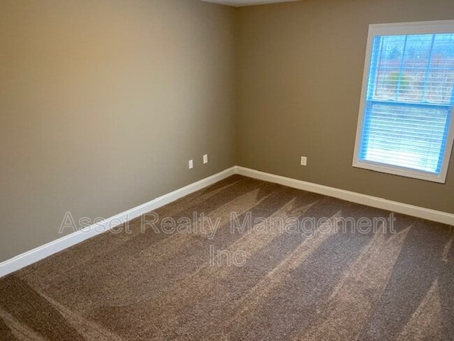 Building Photo - 124 Fallberry St
