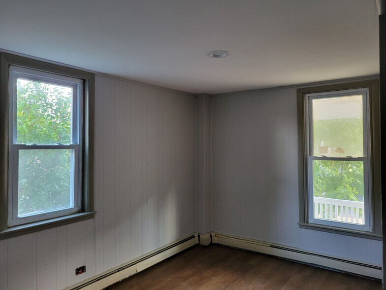 Building Photo - 27 Phebe St