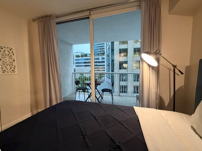 Building Photo - 1 SE 12th St