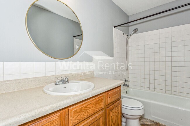 Building Photo - Indian hills duplex!