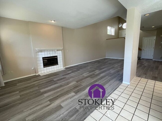 Building Photo - 5300 E Lakeshore Dr