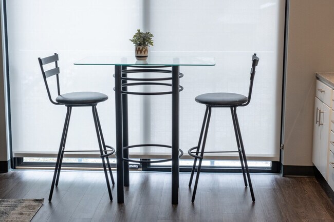 Building Photo - 2301 Ingersoll Ave