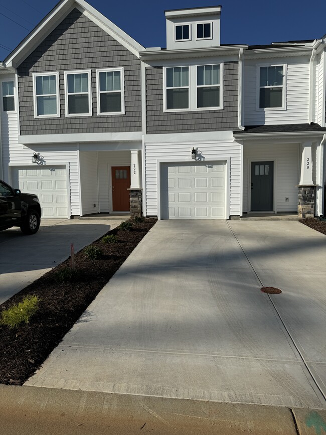 Building Photo - 220 Marston Ln