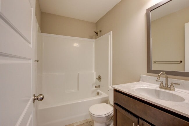 Building Photo - Sharp 3 bed 2 Bath Close To Ft Campbell