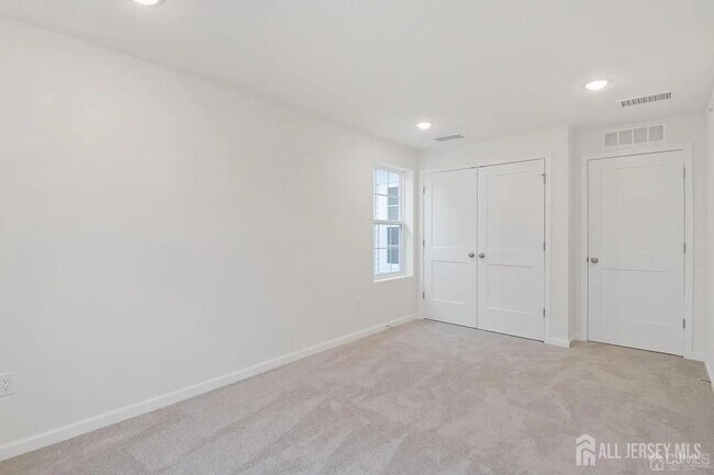 Building Photo - 735 Station Rd