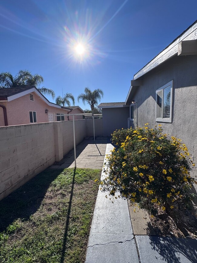 Building Photo - Remodeled 3 bedroom in Sylmar